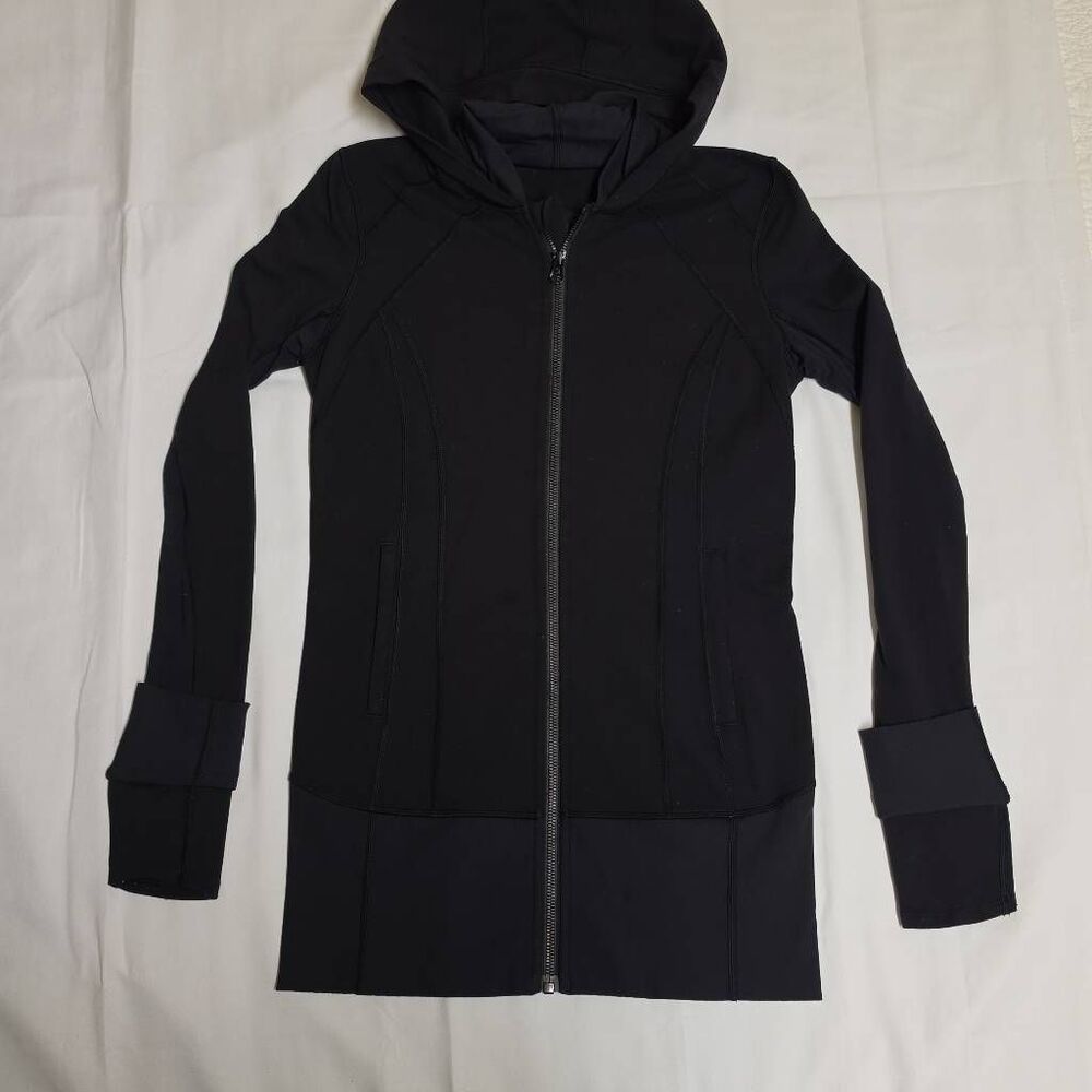 Lululemon jacket with a full-zip front and hood Size 6